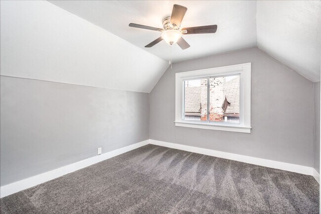 Building Photo - AVAILABLE AUGUST 1ST! DON'T MISS THIS BEAUTIFUL 2-BEDROOM HOME IN CLAIRTON!