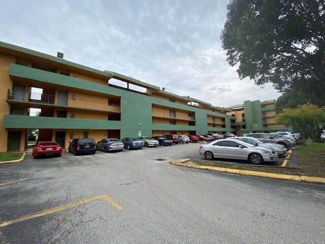 Building Photo - 210 Fontainebleau Blvd