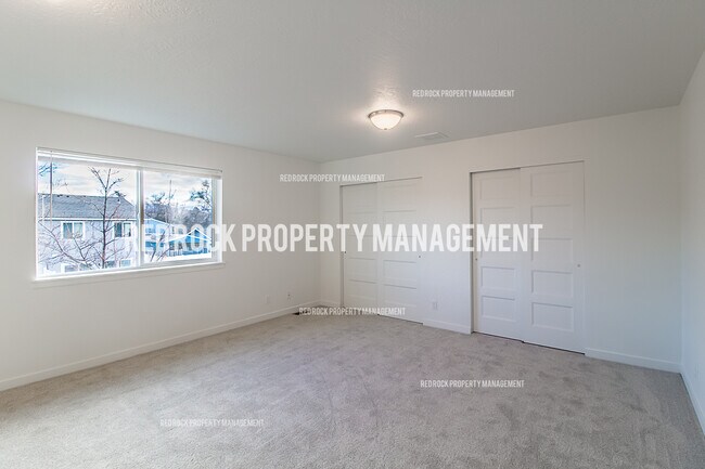 Building Photo - 1118 N Davis Ln
