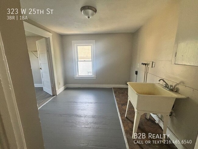 Building Photo - 323 W 25th St