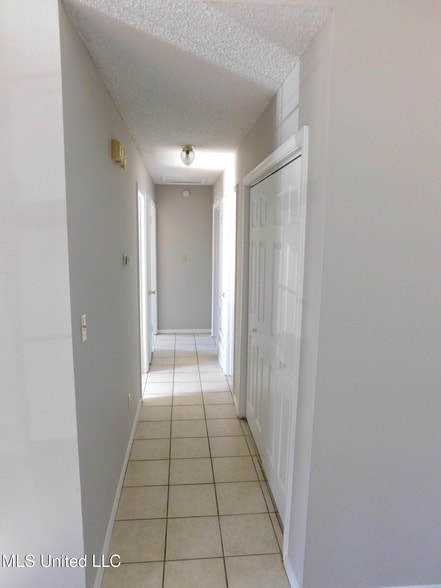 Building Photo - 5820 Briarwood Dr