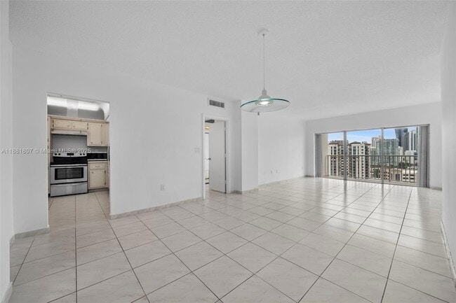 Building Photo - 300 Bayview Dr