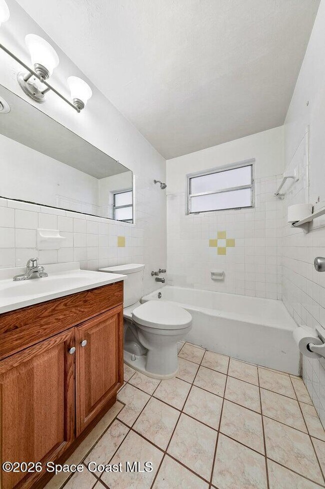 Building Photo - 401 Monroe Ave