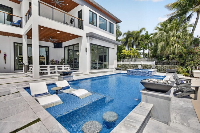 Building Photo - 334 Isle of Capri Dr