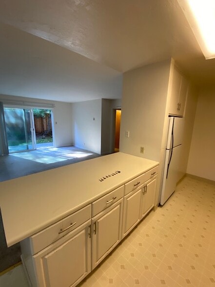 Building Photo - 166 Bryant St