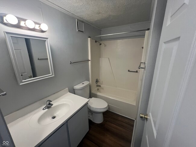 Building Photo - 2000 Indianapolis Rd