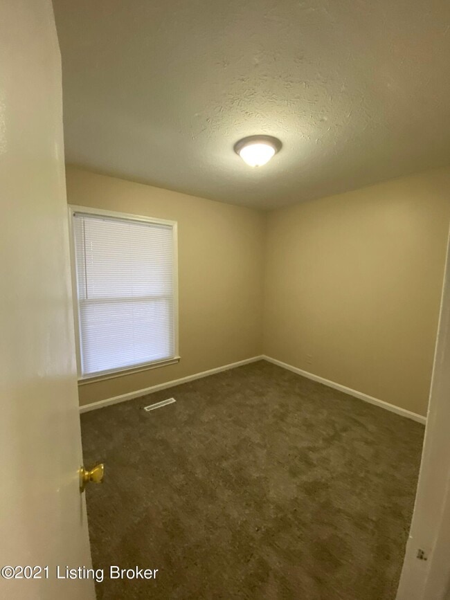 Building Photo - 8715 Blue Bell Dr