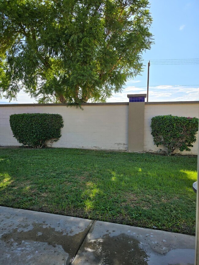 Building Photo - 82075 Country Club Dr