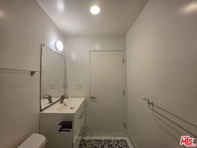 Building Photo - 2241 Branden St