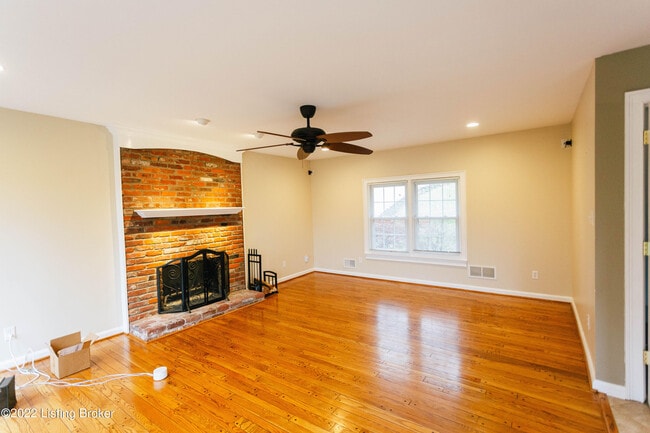 Building Photo - 2417 Ashwood Dr