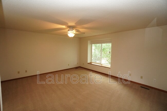Building Photo - 1702 W Dry Creek Rd