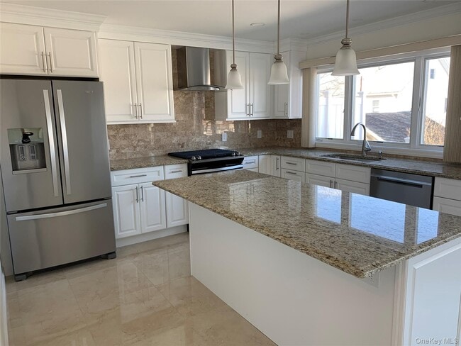 Building Photo - 97 Gainsborg Ave E