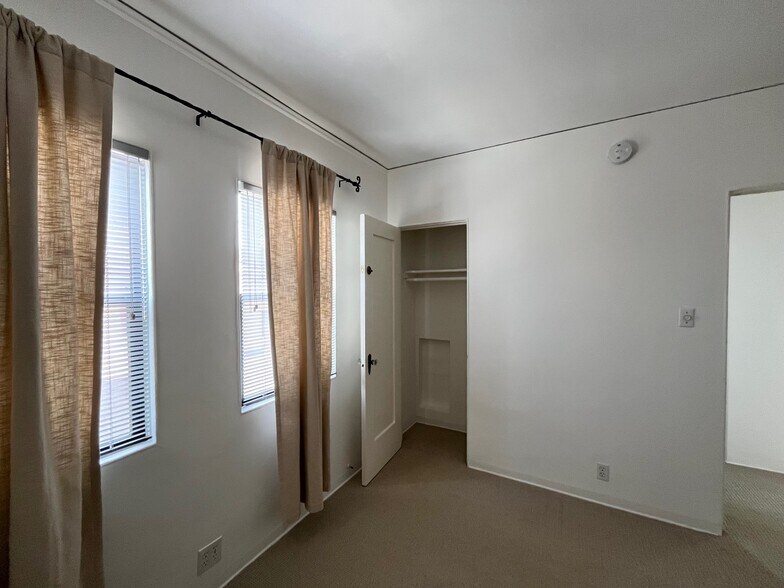 Bedroom windows & small closet - 1617 California Ave