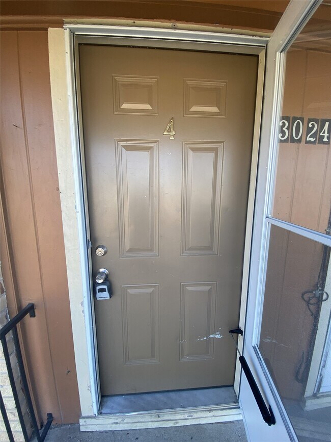 Building Photo - 3024 Elgin St