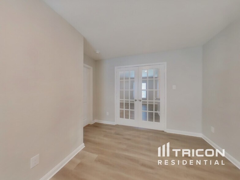 Building Photo - 23020 Shakespeare Dr