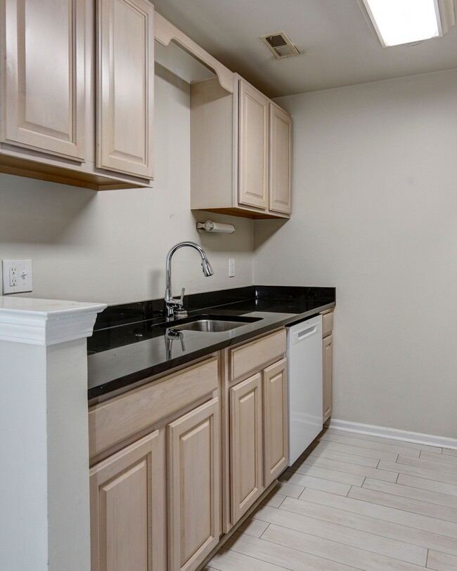 Building Photo - 328 Tavistock Rd