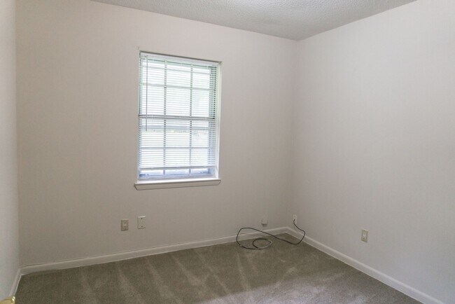 Building Photo - 1225 Parktown Dr
