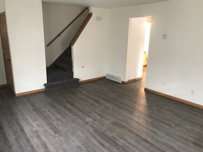 Building Photo - 10441 W Donna Dr