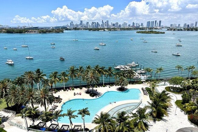 Building Photo - 1500 Bay Rd