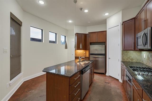 Building Photo - 5631 Longview St