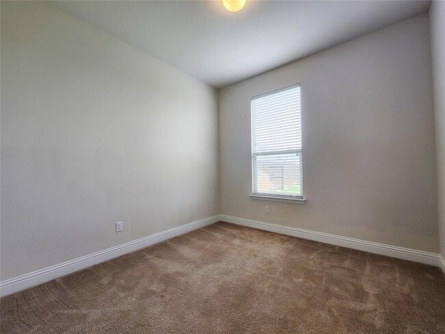 Building Photo - 20028 Ploughshores Ln