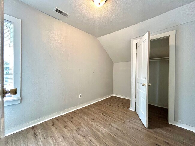 Building Photo - 249 Orchard Ave