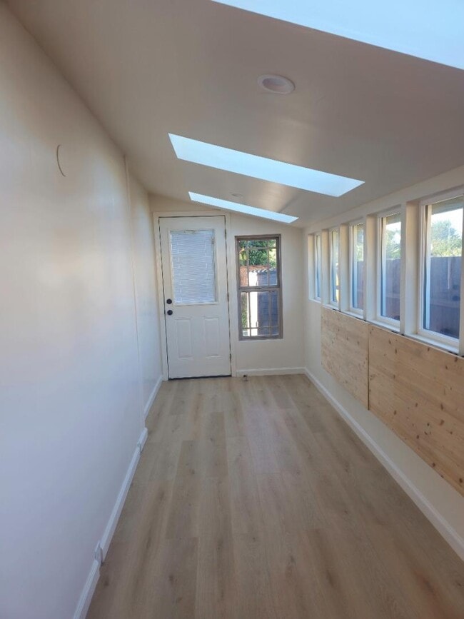 Building Photo - 229 Moana Pl