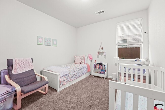 Building Photo - 602 Dupont Ct