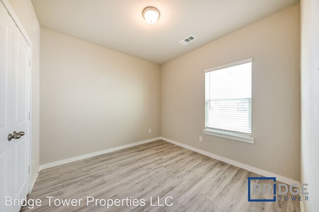 Building Photo - 4 br, 2.5 bath House - 4072 Dayton Drive