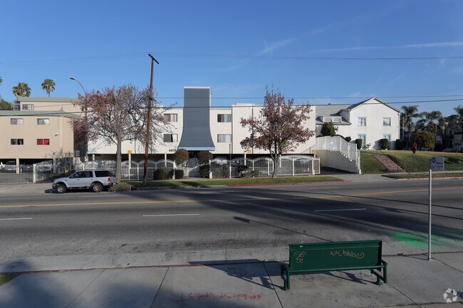 Primary Photo - 4015 W Adams Blvd