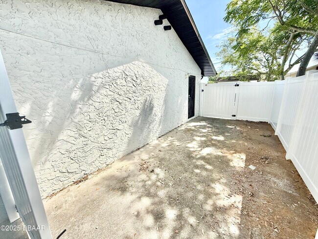 Building Photo - 929 Derbyshire Rd