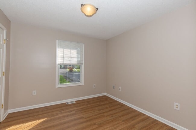 Building Photo - 3 bed/2 bath Single Family Home in Martins...