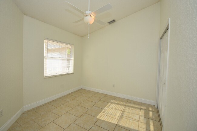 Building Photo - 42 Coral Reef Ct N