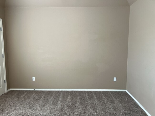 Building Photo - Welcome to this stunning 3-bedroom, 2-bathroom home located in the desirable Broken Arrow, OK.