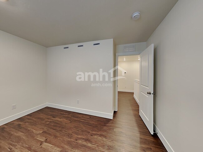 Building Photo - 4043 Bold Stripe Ave