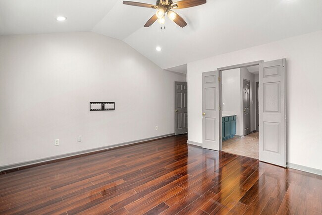 Building Photo - 5160 Oaks Landing Ct