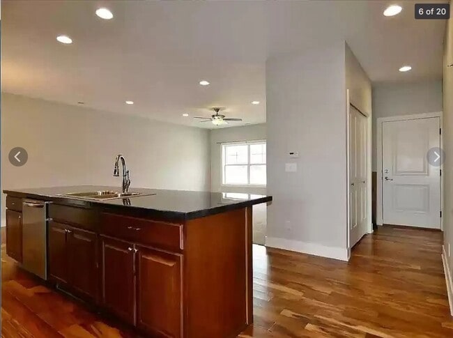 Building Photo - Rent: $1950 - 3 Bed House