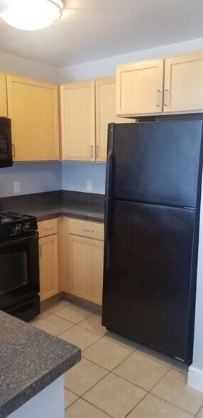 Kitchen - 800 4th St SW