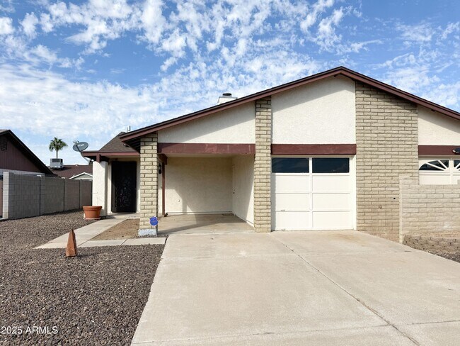 Primary Photo - 5110 W Wood Dr