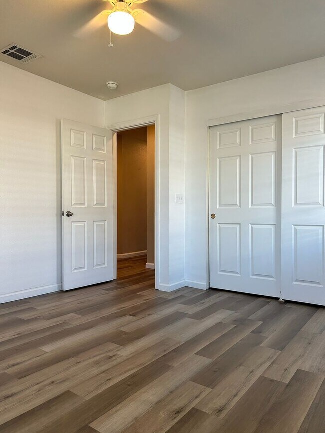 Building Photo - Please contact Vaughn Realty to set up an appointment, 760-446-6561