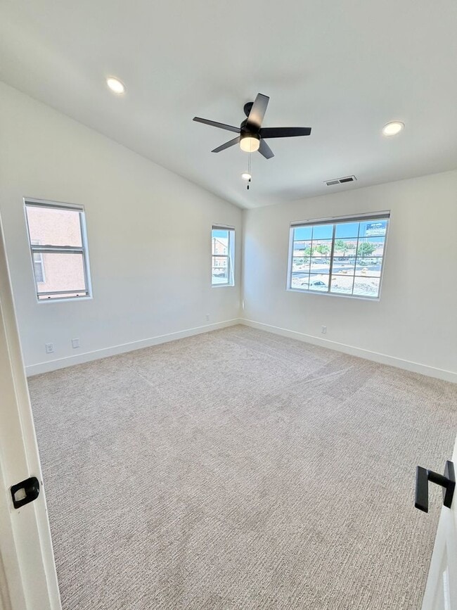 Building Photo - Wonderful Remodeled La Paloma Home!