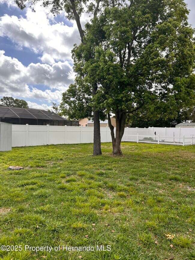 Building Photo - 10405 Lafoy Rd