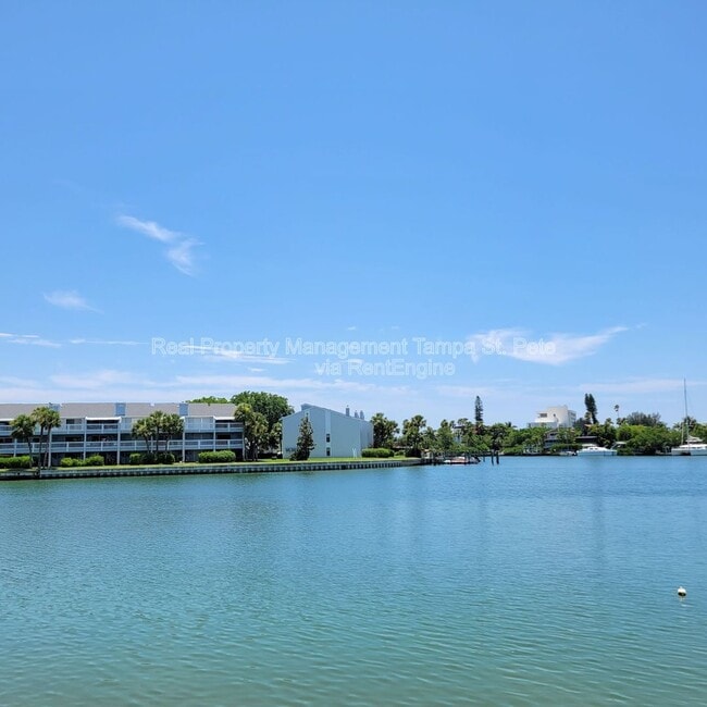 Building Photo - 12310 Capri Cir N