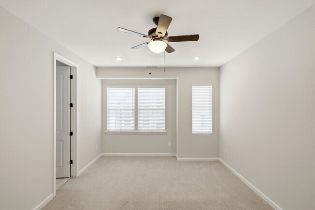 Building Photo - Like-New LoSo Townhome | 3BR + Loft | 2-Car Garage | Move-In Ready