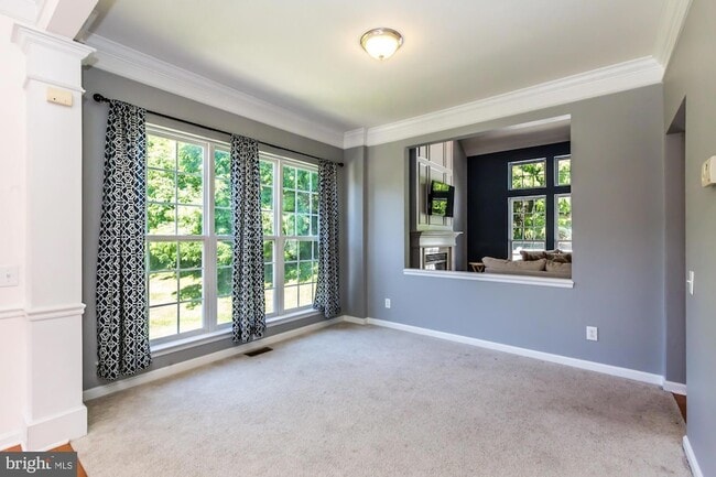 Building Photo - 684 Churchill Rd