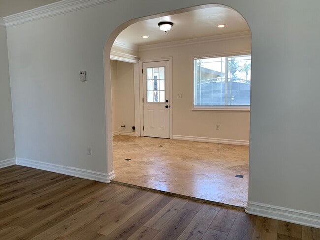 Building Photo - Home in Oceanside, Close to Mission Beach!