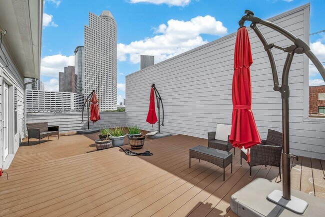 Building Photo - 724 Ruthven St