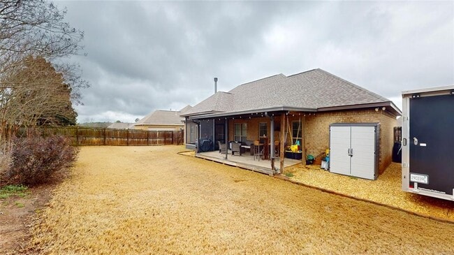 Building Photo - 150 Village Ct