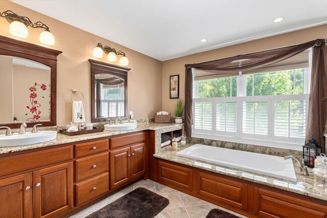 Building Photo - 32 Olive Meadow Ln