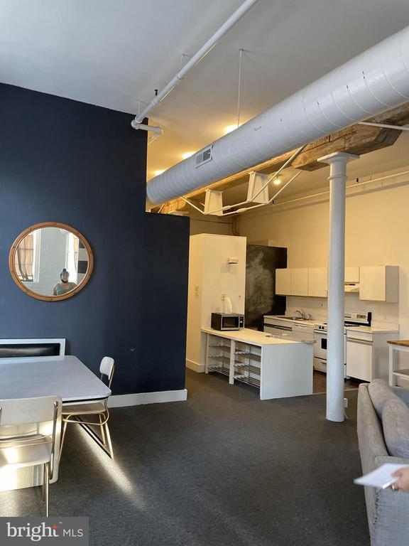 Building Photo - 408 Vine St